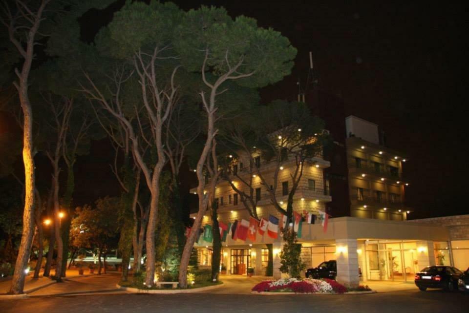 Bzommar Palace Hotel Joünié Exterior foto